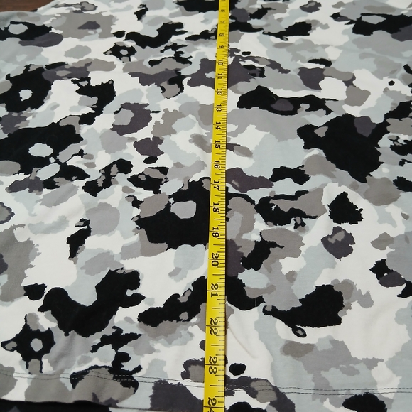 Denim & Company Camouflage Black Gray White Sleeveless Tank Top Knit 2X Plus - Picture 6 of 7